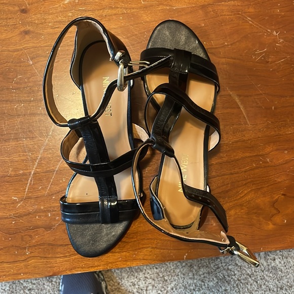 Nine West patents gladiator wedge sandals. - Picture 4 of 6